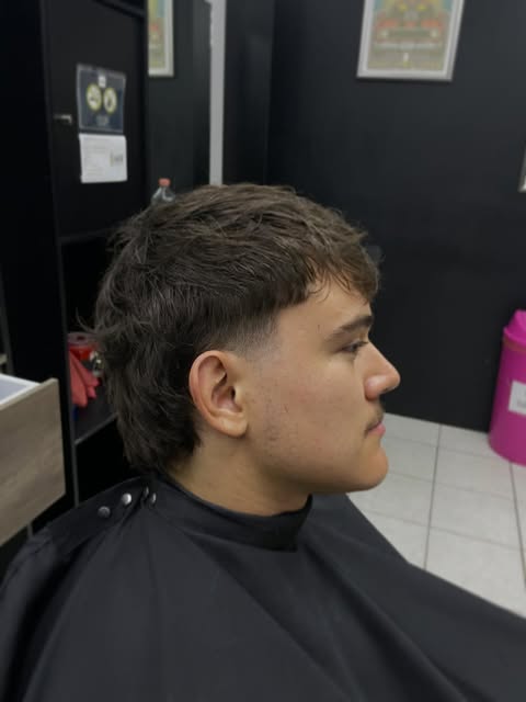 Resultado real de mullet moderno con taper bajo