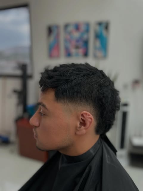 Resultado real de corte masculino con textura y fade